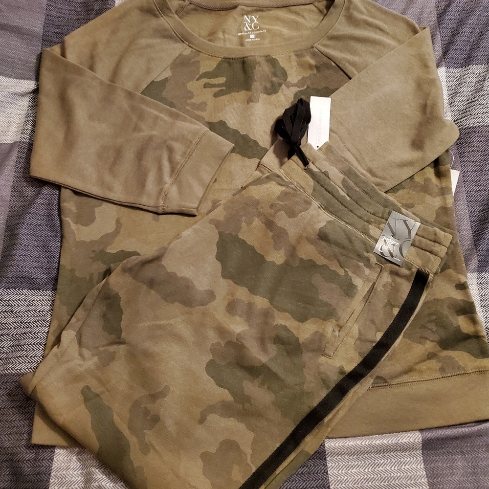 NY&Co. Camoflage jogger